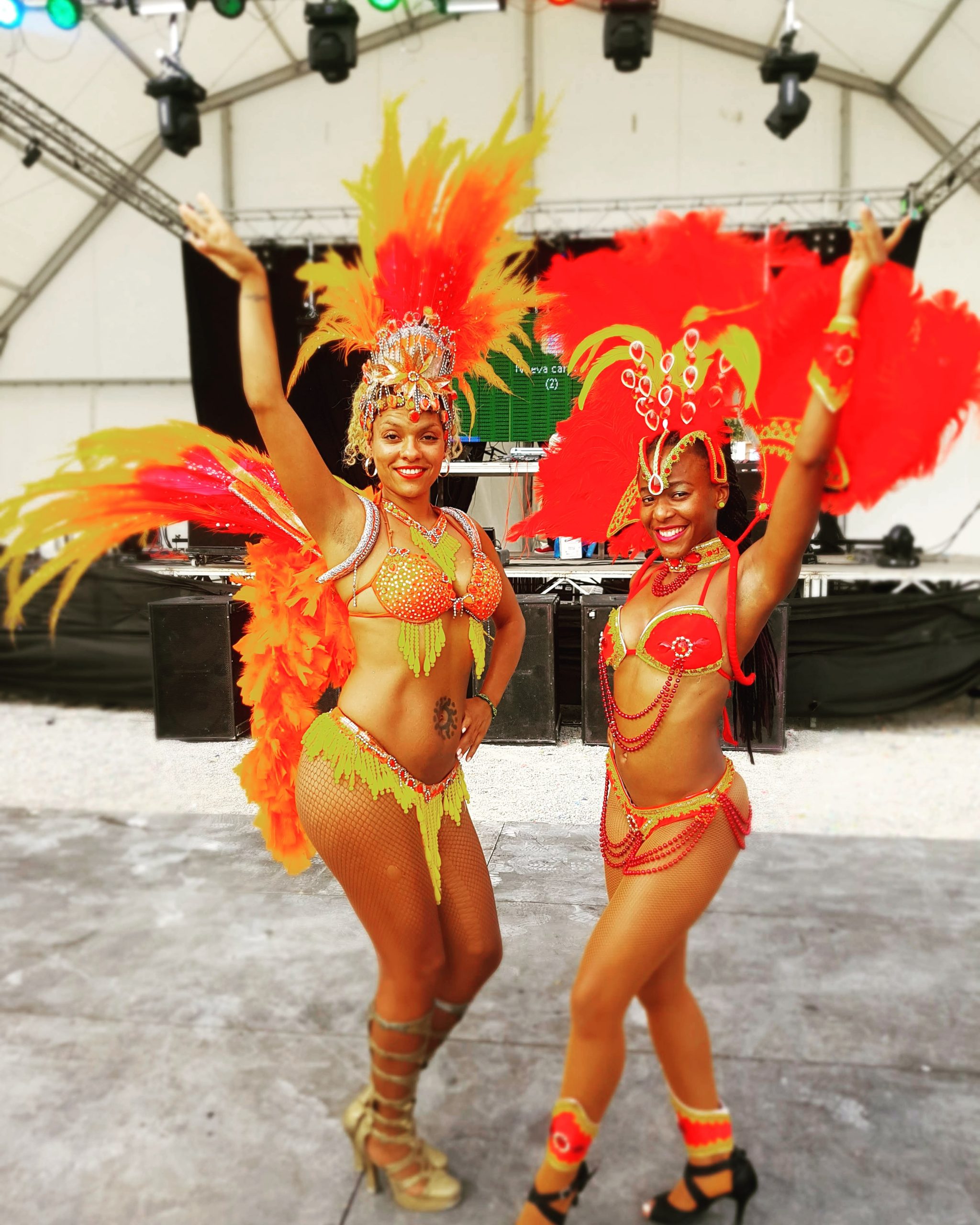 Bailarinas profesionales en evento
